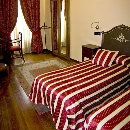 Regina Hotel 3*